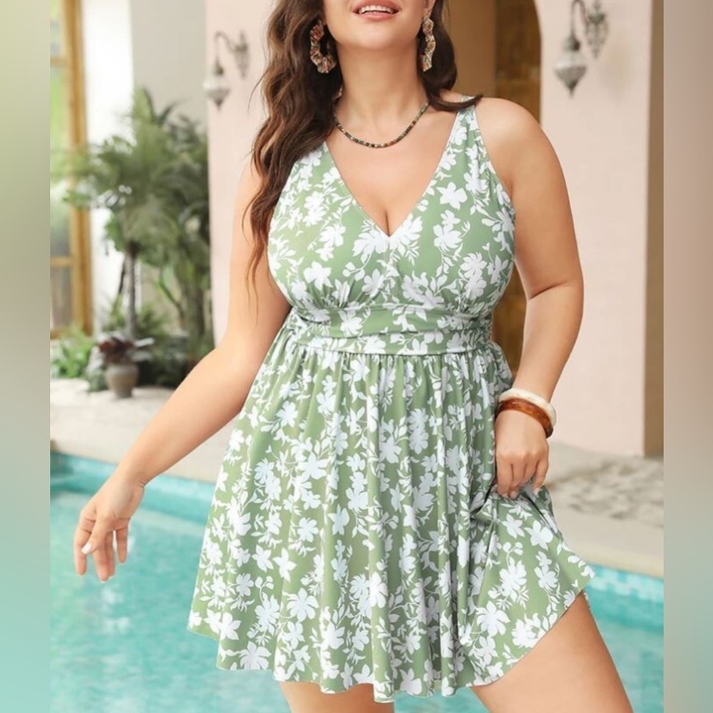 Bloomchic Floral Print V Neck Ruffle Hem Ruched Detail Green Swim Dress 22-24W.